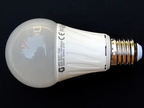 Govee smart colour light bulbs (A19)