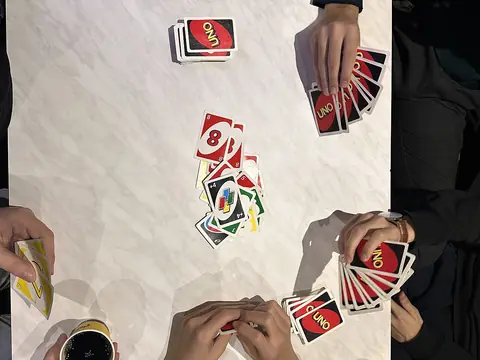 UNO card game (tin)